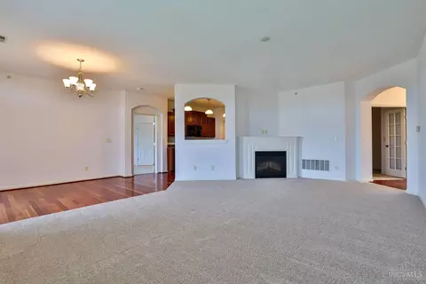 Living - 7589 Skyview Cir, Cincinnati, OH 45248 photo 3 of 8