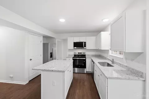 Kitchen - 532 Sugar Maple Ct, Cincinnati, OH 45255 photo 2 of 8