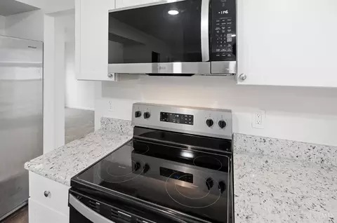 Kitchen - 532 Sugar Maple Ct, Cincinnati, OH 45255 photo 6 of 8