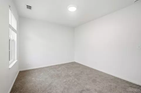 Bedroom - 532 Sugar Maple Ct, Cincinnati, OH 45255 photo 7 of 8