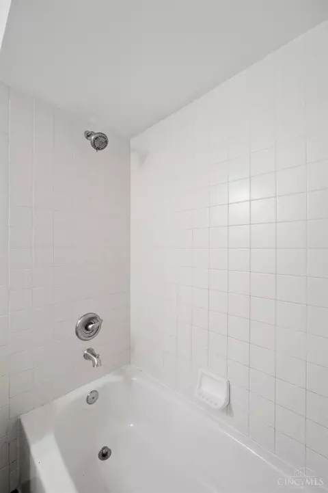 Bath - 532 Sugar Maple Ct, Cincinnati, OH 45255 photo 10 of 10