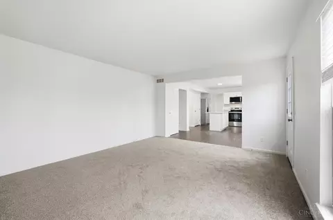 Living - 532 Sugar Maple Ct, Cincinnati, OH 45255 photo 4 of 8