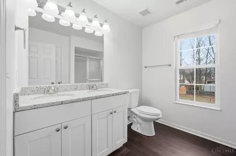 Bath - 532 Sugar Maple Ct, Cincinnati, OH 45255 photo 3 of 10