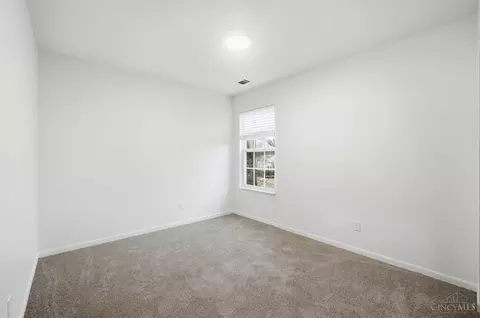 Bedroom - 532 Sugar Maple Ct, Cincinnati, OH 45255 photo 4 of 8