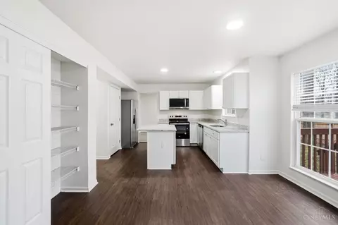 Kitchen - 532 Sugar Maple Ct, Cincinnati, OH 45255 photo 7 of 8