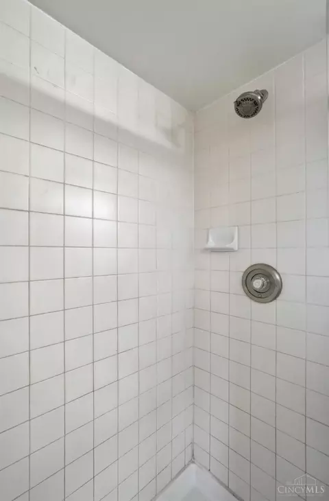 Bath - 532 Sugar Maple Ct, Cincinnati, OH 45255 photo 5 of 10