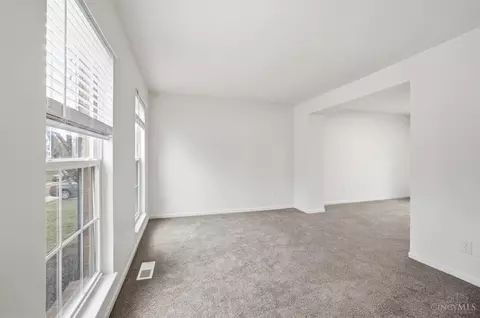 Living - 532 Sugar Maple Ct, Cincinnati, OH 45255 photo 6 of 8
