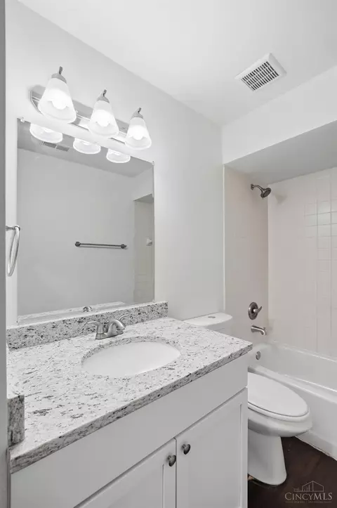 Bath - 532 Sugar Maple Ct, Cincinnati, OH 45255 photo 7 of 10