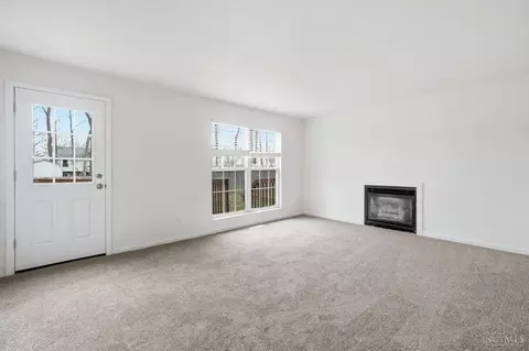 Living - 532 Sugar Maple Ct, Cincinnati, OH 45255 photo 2 of 8