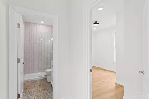 Entry Way - 4714 Castle Pl, Cincinnati, OH 45227 photo 3 of 5
