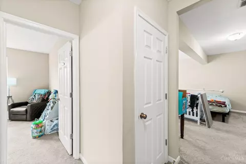 Entry Way - 1037 Lost Xing, Cincinnati, OH 45231 photo 4 of 4