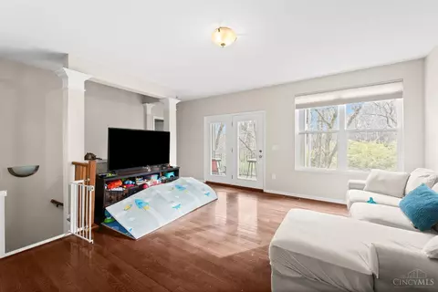 Living - 1037 Lost Xing, Cincinnati, OH 45231 photo 1 of 2