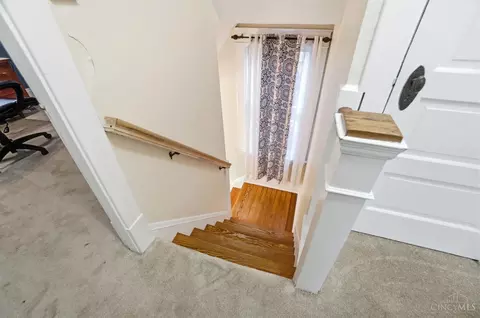 Entry Way - 5524 Lester Rd, Cincinnati, OH 45213 photo 7 of 8