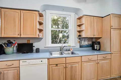 Kitchen - 5524 Lester Rd, Cincinnati, OH 45213 photo 4 of 4