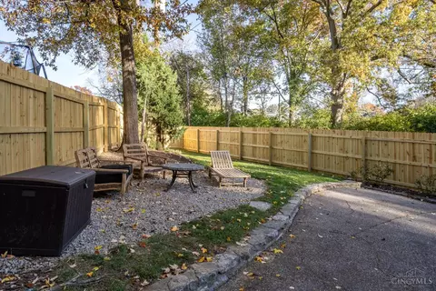 Exterior - 3918 Eileen Dr, Cincinnati, OH 45209 photo 7 of 11