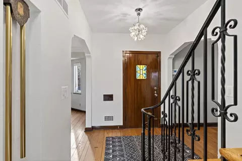 Entry Way - 3918 Eileen Dr, Cincinnati, OH 45209 photo 2 of 4