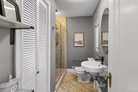 Bath - 3918 Eileen Dr, Cincinnati, OH 45209 photo 2 of 3