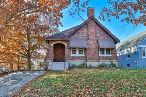 1027 Woodlawn Ave, Cincinnati, OH 45205