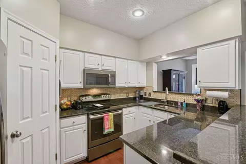 2474 Walnutview Ct, Cincinnati, OH 45230 photo 14