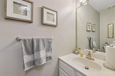 2474 Walnutview Ct, Cincinnati, OH 45230 photo 12