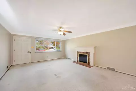 Living - 625 Marview Ter, Cincinnati, OH 45231 photo 3 of 6