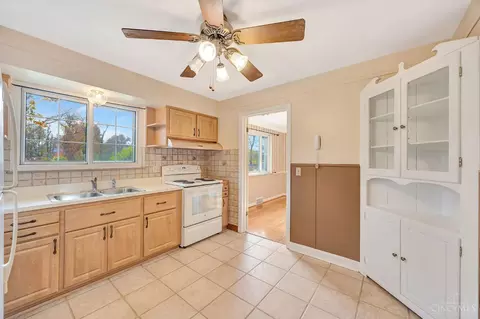 Kitchen - 625 Marview Ter, Cincinnati, OH 45231 photo 3 of 3