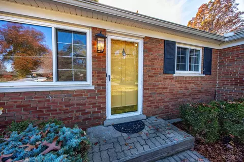 Entry Way - 625 Marview Ter, Cincinnati, OH 45231 photo 1 of 3