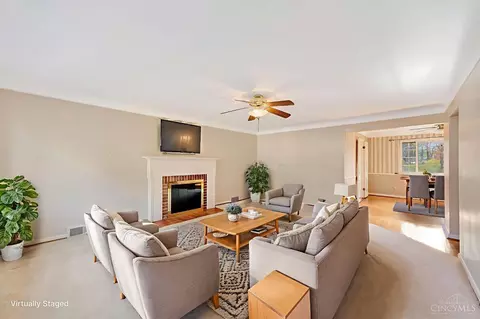Living - 625 Marview Ter, Cincinnati, OH 45231 photo 2 of 6