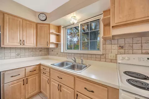 Kitchen - 625 Marview Ter, Cincinnati, OH 45231 photo 2 of 3