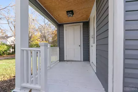 Exterior - 30 Sharon Rd, Glendale, OH 45246 photo 5 of 6