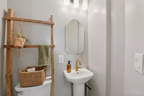 Bath - 2721 Atlantic Ave, Cincinnati, OH 45209 photo 1 of 7