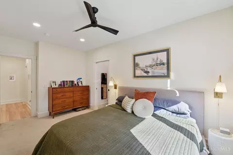Bedroom - 2721 Atlantic Ave, Cincinnati, OH 45209 photo 2 of 7