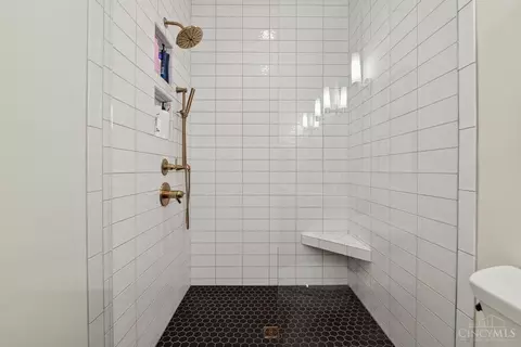 Bath - 2721 Atlantic Ave, Cincinnati, OH 45209 photo 4 of 7