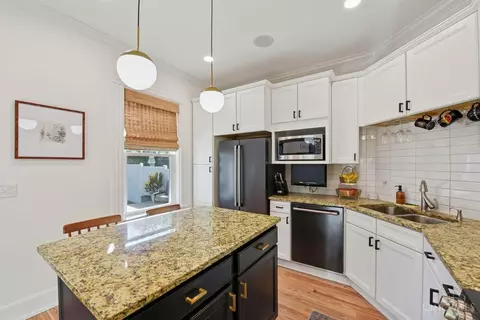 Kitchen - 2721 Atlantic Ave, Cincinnati, OH 45209 photo 4 of 5