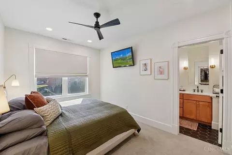 Bedroom - 2721 Atlantic Ave, Cincinnati, OH 45209 photo 1 of 7