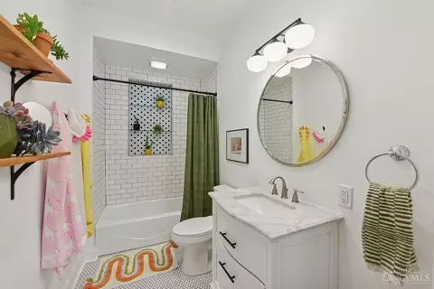 Bath - 2721 Atlantic Ave, Cincinnati, OH 45209 photo 5 of 7