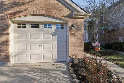 488 Madeira Ct, Cincinnati, OH 45255 photo 2