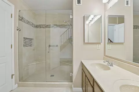 488 Madeira Ct, Cincinnati, OH 45255 photo 30