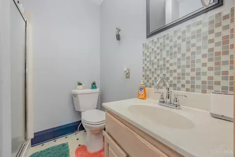 Bath - 4778 Prosperity Pl, Cincinnati, OH 45238 photo 2 of 2