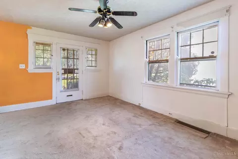 Living - 1519 Section Rd, Cincinnati, OH 45237 photo 2 of 3