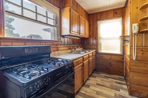 Kitchen - 1519 Section Rd, Cincinnati, OH 45237 photo 1 of 2