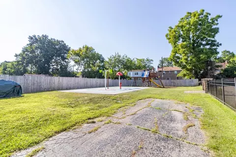 Exterior - 1519 Section Rd, Cincinnati, OH 45237 photo 3 of 5