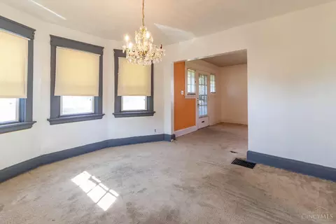 Living - 1519 Section Rd, Cincinnati, OH 45237 photo 3 of 3