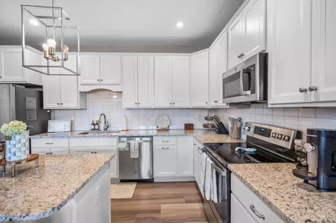 Kitchen - 3036 Barnbougle Dr, Cincinnati, OH 45233 photo 5 of 6