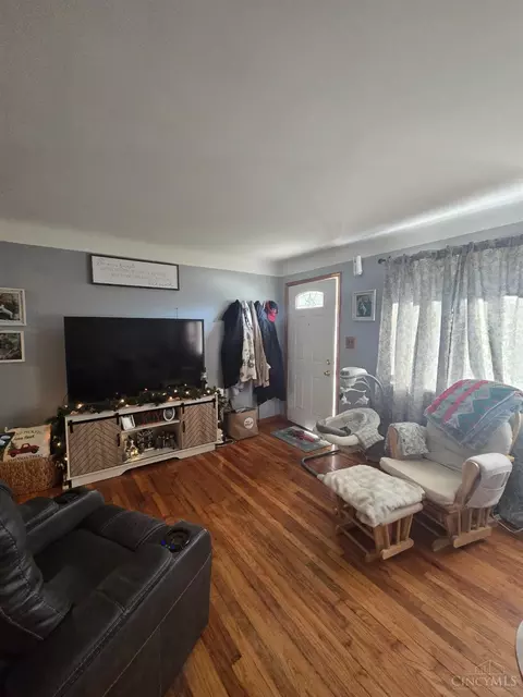 Living - 2238 Pacora Dr, Cincinnati, OH 45231 photo 1 of 2