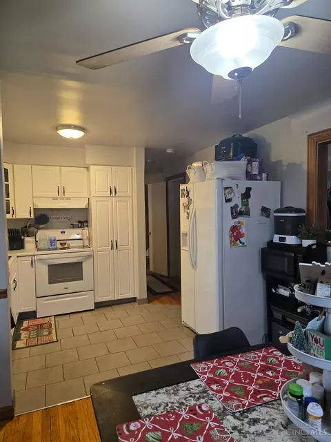 Kitchen - 2238 Pacora Dr, Cincinnati, OH 45231 photo 1 of 2