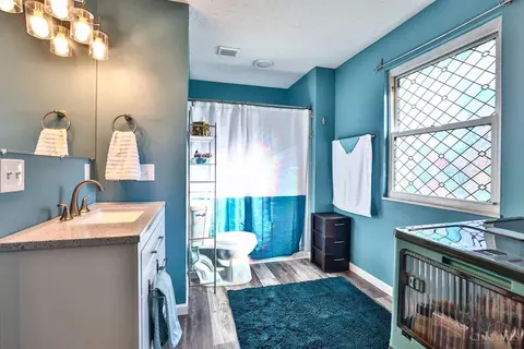 Bath - 299 Jonathan Ct, Cincinnati, OH 45255 photo 1 of 2