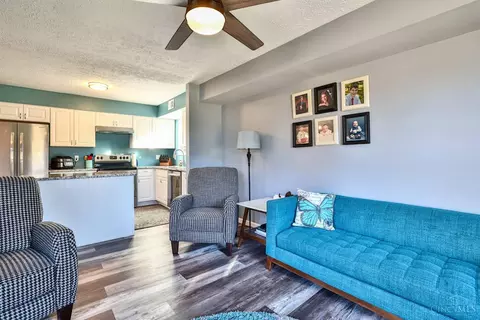 Living - 299 Jonathan Ct, Cincinnati, OH 45255 photo 3 of 3