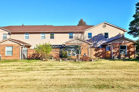 Exterior - 299 Jonathan Ct, Cincinnati, OH 45255 photo 6 of 7
