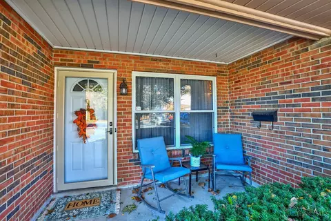 Exterior - 299 Jonathan Ct, Cincinnati, OH 45255 photo 2 of 7